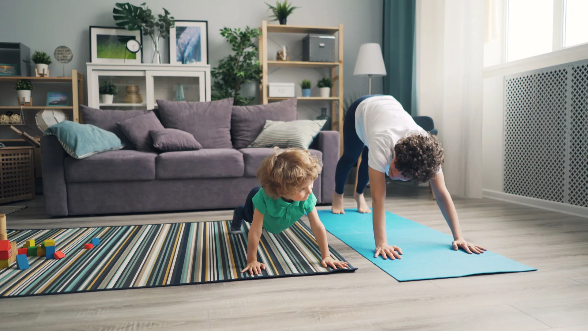 Schule, Diagnostik und Reflexintegration: Warum genaues Hinschauen den Unterschied machen kann 1 Erwachsener Kind Yoga png